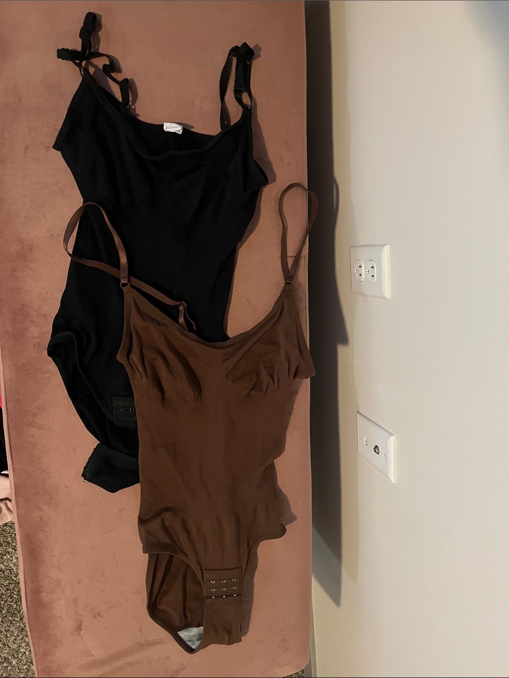 Women’s Scoop Neck Bodysuit - Black & Brown